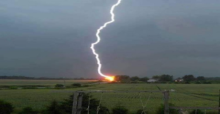 সাপাহারে বজ্রপাতে কৃষকের মর্মান্তিক  মৃত্যু!