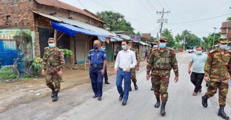 ধামইরহাটে লকডাউন জোরদারে সেনাবাহিনীর টহল, বিধি অমান্য করায় জরিমানা