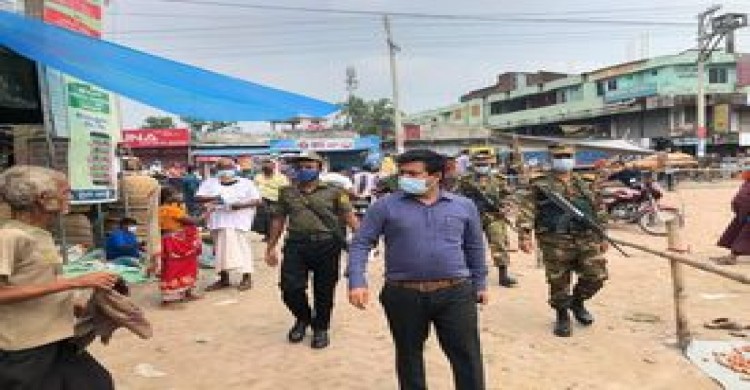 পুঠিয়ায় কঠোর লকডাউন বাস্তবায়নে দিনভর মাঠে উপজেলা প্রসাশন; আমের কারণে ঢিলেঢালা বানেশ্বর বাজার