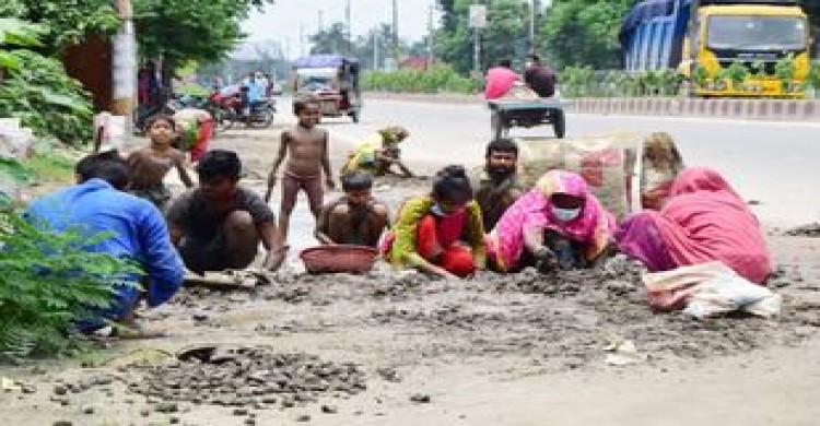 রংপুরে লকডাউনে কর্মহীন হয়ে পড়া অনেক পরিবার বেচে নিয়েছে নতুন পেশা