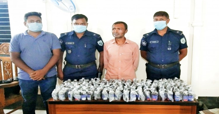 ঘোড়াঘাটে ১৬৪ বোতল এমকেডিল মাদক সহ চালক আটক ইজিবাইক জব্দ