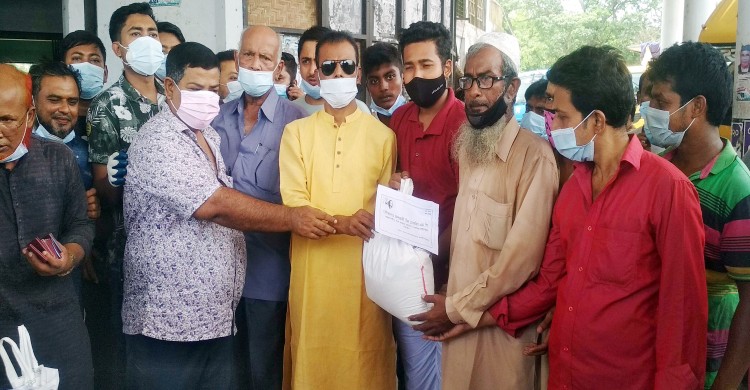 পরিবহন শ্রমিকদের পাশে মাশরাফি