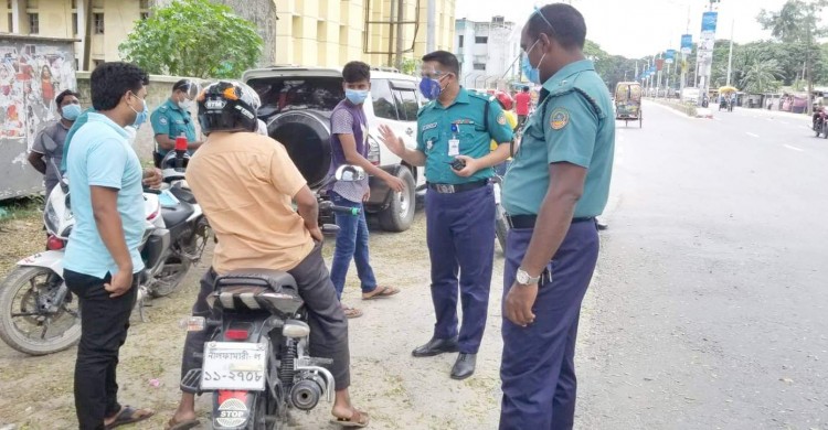 রংপুরে লকডাউন নিশ্চিতকল্পে মেট্রোপলিটন পুলিশের সার্বিক কার্যক্রম অব্যাহত