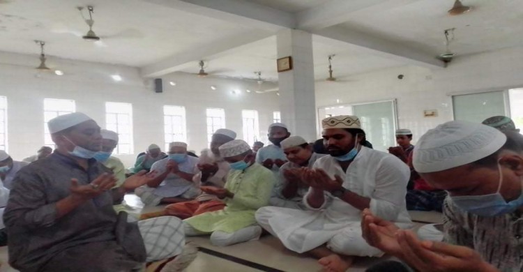 প্রধানমন্ত্রী শেখ হাসিনার সুস্বাস্থ্য কামনা করে কুড়িগ্রামে  যুবলীগের আহ্বায়ক দোয়া মাহফিল