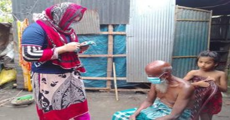 ছিন্নমূলদের বিনামূল্যে ভ্যাকসিন রেজিষ্ট্রেশন করাচ্ছে চলো স্বপ্ন ছুঁই