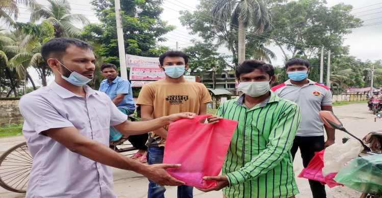 ঈদ উপলক্ষে দিনমজুরদের পাশে ‘স্বপ্নের খোঁজে ফাউন্ডেশন