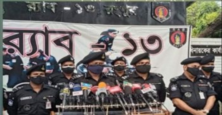 অ্যাম্বুলেন্সে রোগী সেজে হেরোইন পাঁচারকালে র‍্যাবের হাতে আটক-২