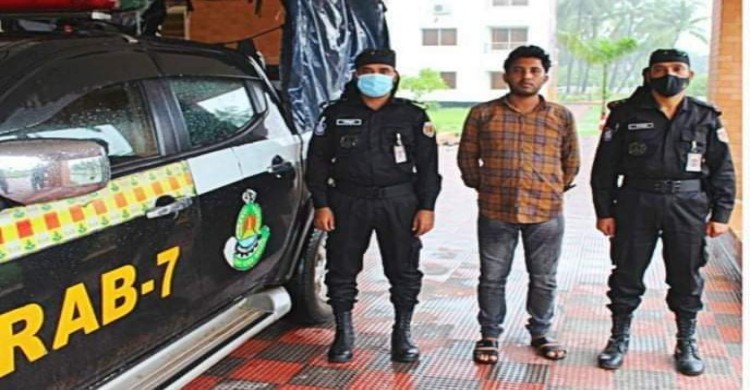 চকরিয়ায় কুরিয়ারে ইয়াবা, পাচারকারী আটক