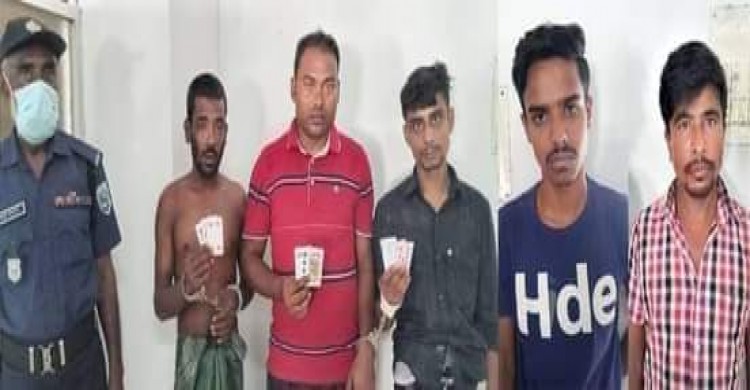 পলাশবাড়ী থানা পুলিশের অভিযানে ৩ জুয়াড়িসহ আটক-৫