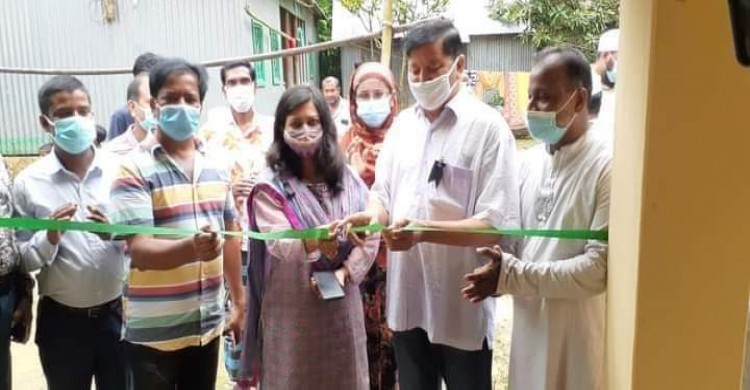 উপজেলা চেয়ারম্যান জুলফিকার হায়দার কামাল লেবুর ব্যক্তিগত টাকায় ঘর পেল বৃদ্ধ মজিদ