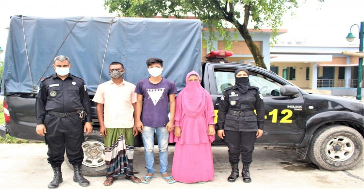 সিরাজগঞ্জে বিপুল পরিমান ফেন্সিডিলসহ ১জন নারীসহ ৩জন মাদক ব্যবসায়ীকে আটক