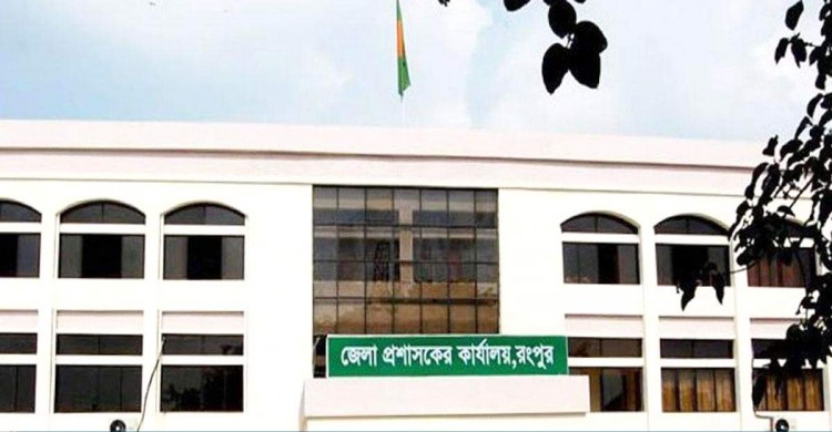 রংপুরে জেলা প্রশাসনের উদ্যোগে সাঁতার প্রতিযোগিতার আয়োজন