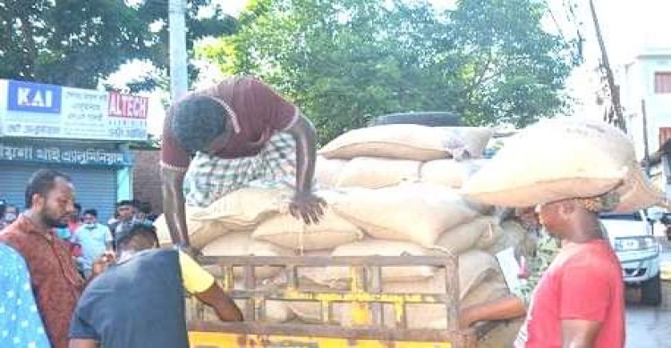 রংপুরে প্রশাসনের যৌথ অভিযানে তিন টন সরকারি চাল উদ্ধার
