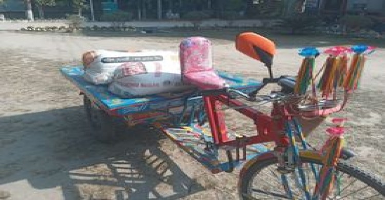 হাতীবান্ধায় ধানের বস্তার ভিতর থেকে ৫০ পিচ ফেনসিডিল উদ্ধার আটক ১