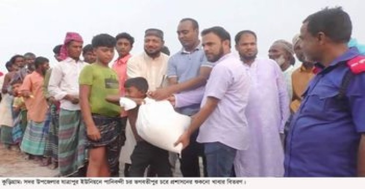 কুড়িগ্রামে প্রশাসনের ত্রাণ বিতর